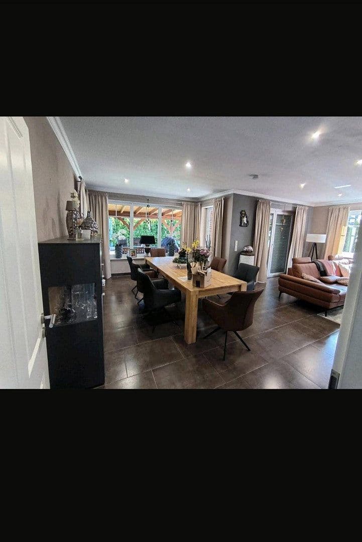 Prodej domu 250 m², pozemek 500 m², Versmold, Severní Porýní-Vestfálsko Prodej domu 250 m², pozemek 500 m², Versmold, Severní Porýní-Vestfálsko