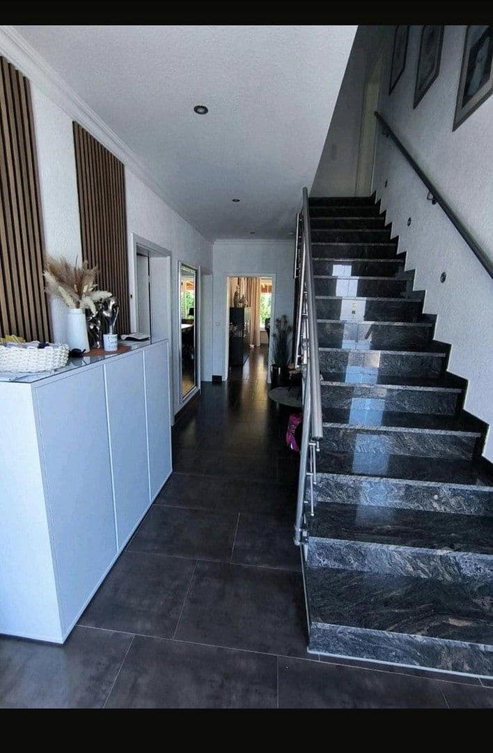 Prodej domu 250 m², pozemek 500 m², Versmold, Severní Porýní-Vestfálsko Prodej domu 250 m², pozemek 500 m², Versmold, Severní Porýní-Vestfálsko