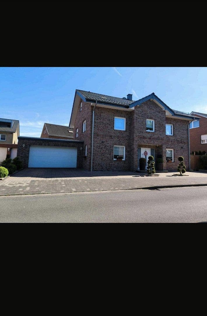Prodej domu 250 m², pozemek 500 m², Versmold, Severní Porýní-Vestfálsko Prodej domu 250 m², pozemek 500 m², Versmold, Severní Porýní-Vestfálsko