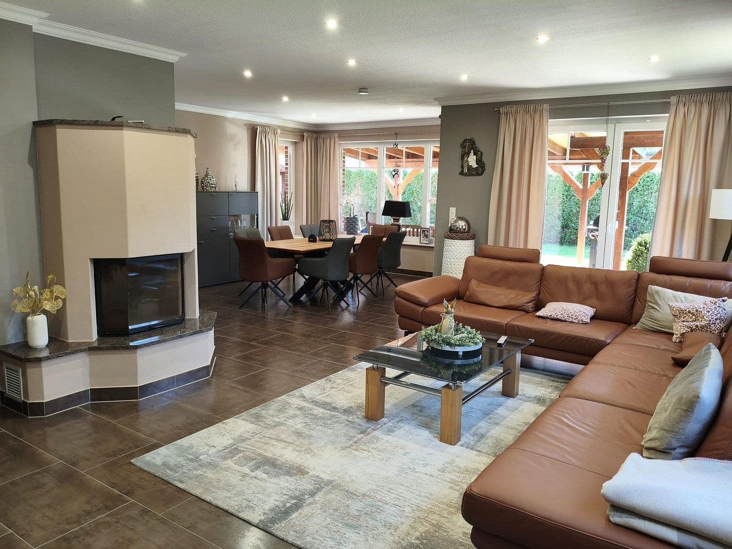 Prodej domu 250 m², pozemek 500 m², Versmold, Severní Porýní-Vestfálsko Prodej domu 250 m², pozemek 500 m², Versmold, Severní Porýní-Vestfálsko
