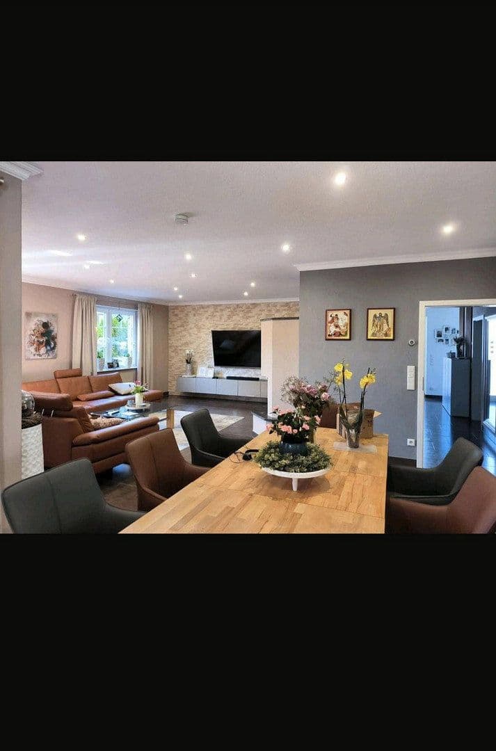 Prodej domu 250 m², pozemek 500 m², Versmold, Severní Porýní-Vestfálsko Prodej domu 250 m², pozemek 500 m², Versmold, Severní Porýní-Vestfálsko