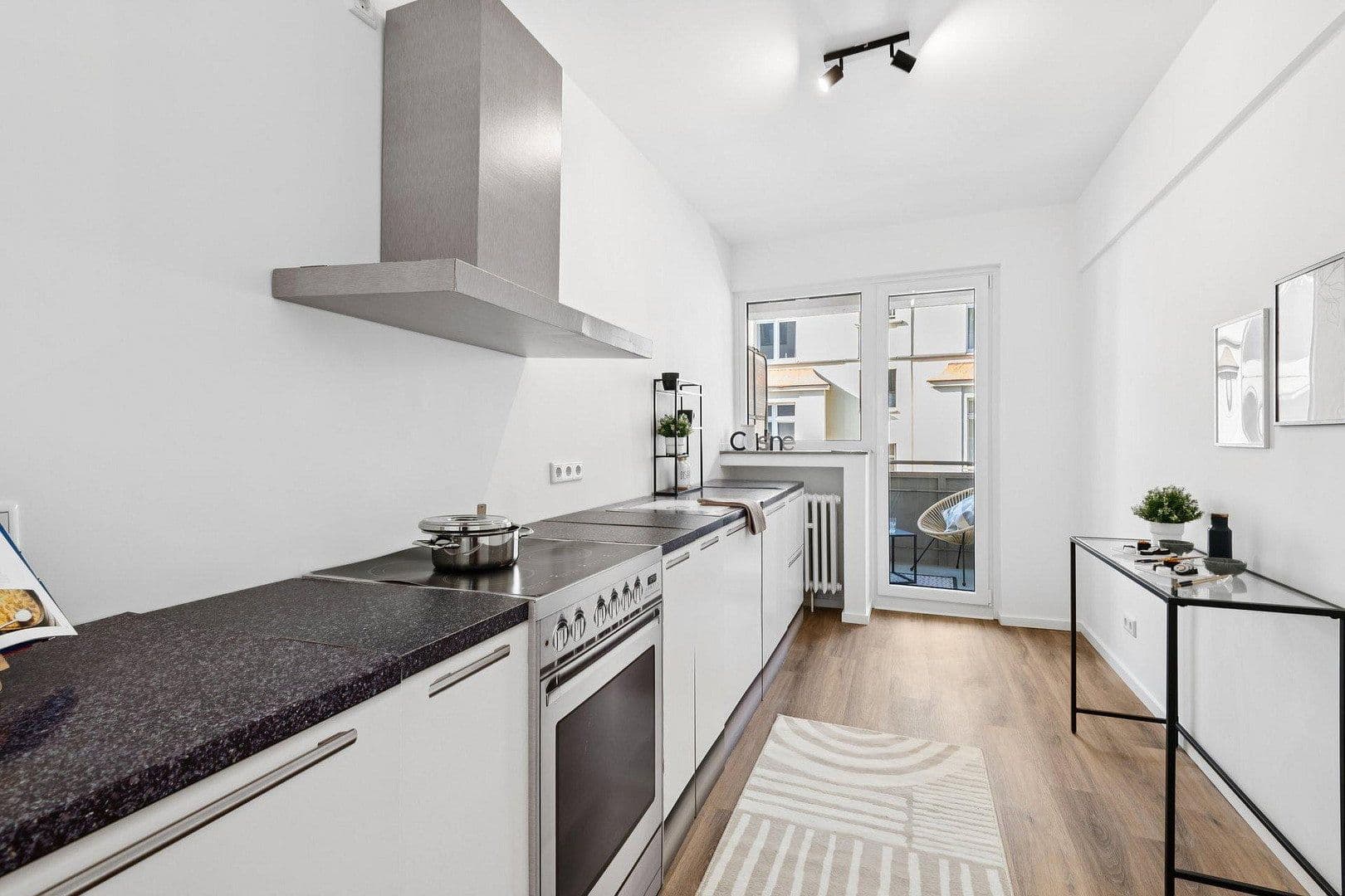 Prodej bytu 3+1 91 m², Düsseldorf, Severní Porýní-Vestfálsko Prodej bytu 3+1 91 m², Düsseldorf, Severní Porýní-Vestfálsko
