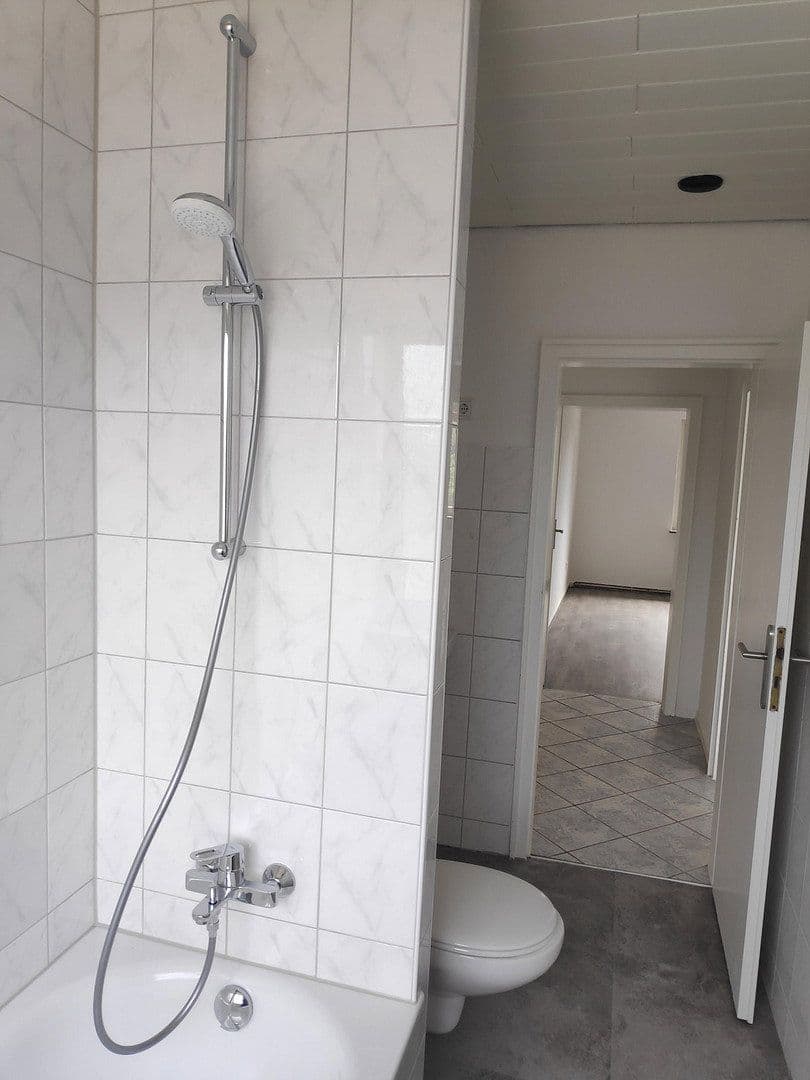 Pronájem bytu 3+1 82 m², Thüringer Str. 29a, Oberhausen, Severní Porýní-Vestfálsko Pronájem bytu 3+1 82 m², Thüringer Str. 29a, Oberhausen, Severní Porýní-Vestfálsko