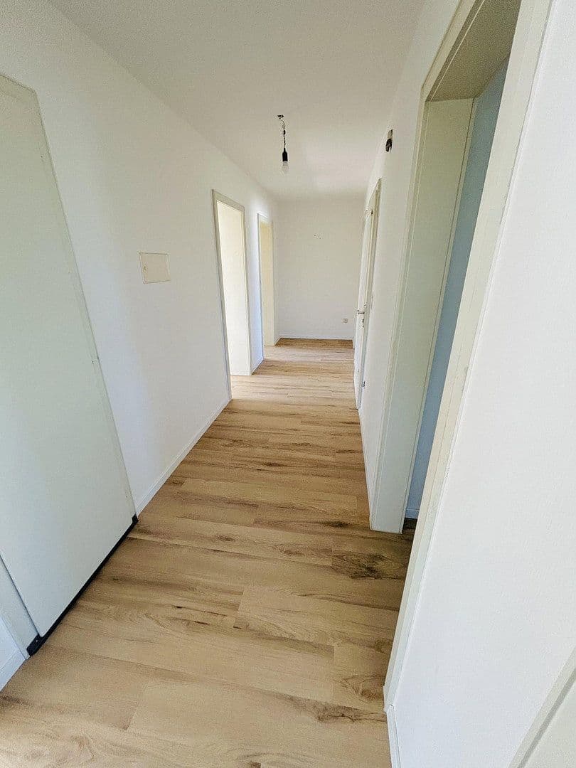 Pronájem bytu 4+1 100 m², Lärchenstr. 31, Birkenfeld, Bádensko-Württembersko Pronájem bytu 4+1 100 m², Lärchenstr. 31, Birkenfeld, Bádensko-Württembersko