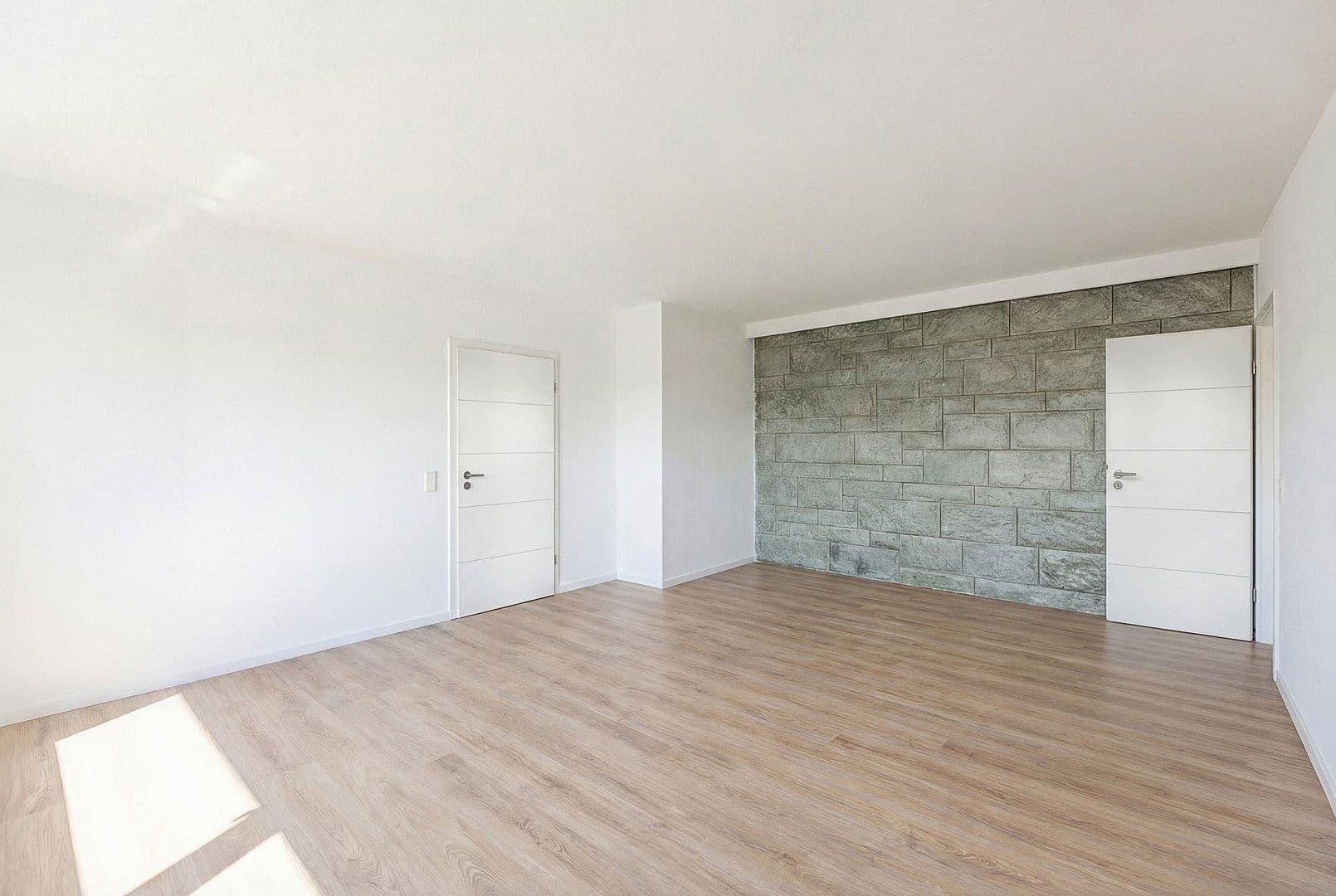 Pronájem bytu 4+kk 109 m², Plankstadt, Bádensko-Württembersko Pronájem bytu 4+kk 109 m², Plankstadt, Bádensko-Württembersko