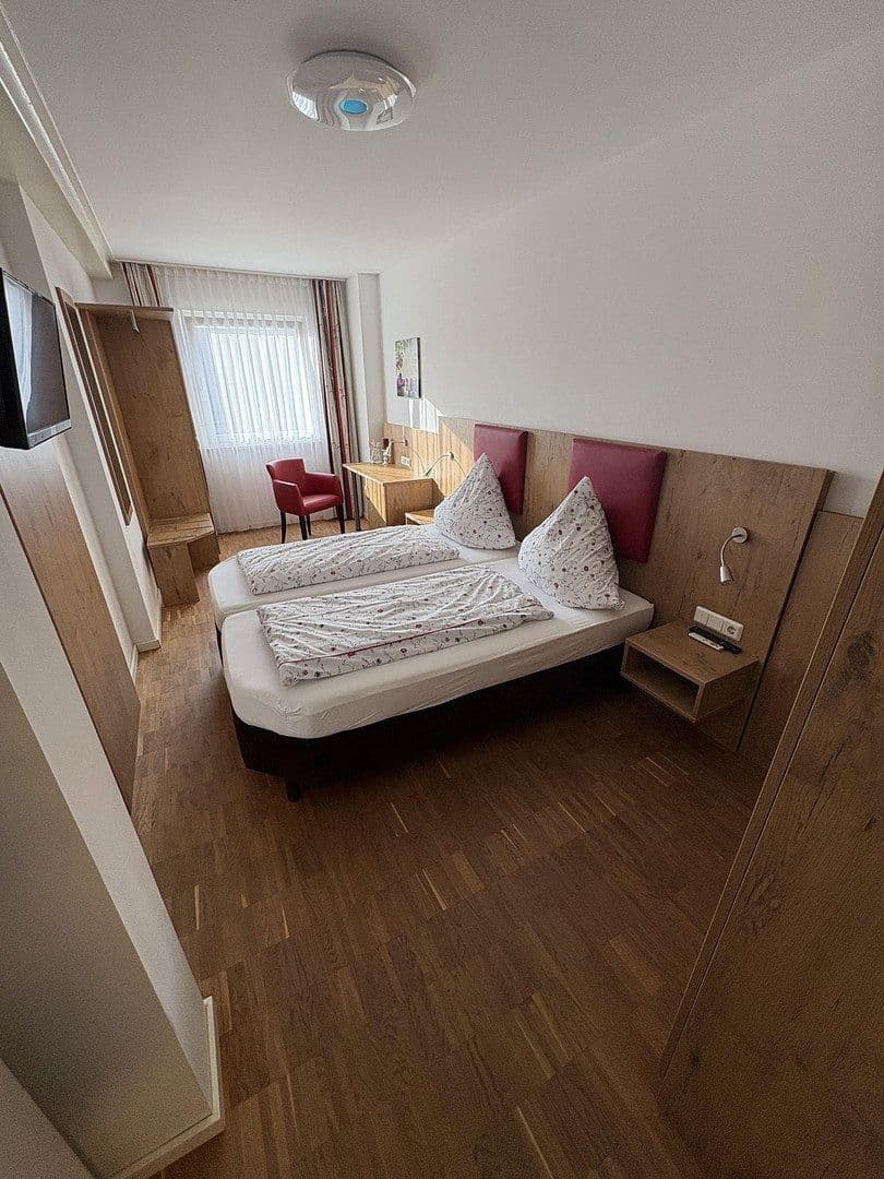 Pronájem bytu 2+1 56 m², Hanfelder Straße 7a, Gauting OT-Oberbrunn, Bavorsko Pronájem bytu 2+1 56 m², Hanfelder Straße 7a, Gauting OT-Oberbrunn, Bavorsko