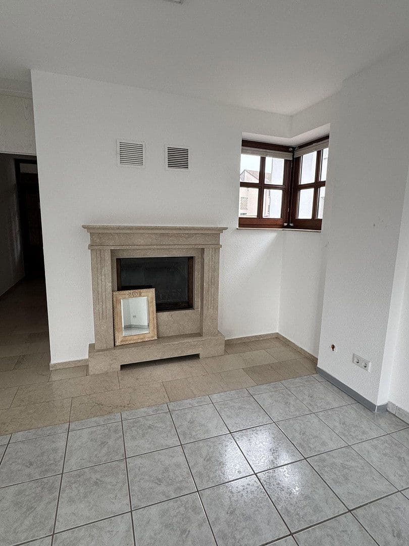 Pronájem bytu 3+1 109 m², Drosselweg 47, Bergisch Gladbach, Severní Porýní-Vestfálsko Pronájem bytu 3+1 109 m², Drosselweg 47, Bergisch Gladbach, Severní Porýní-Vestfálsko