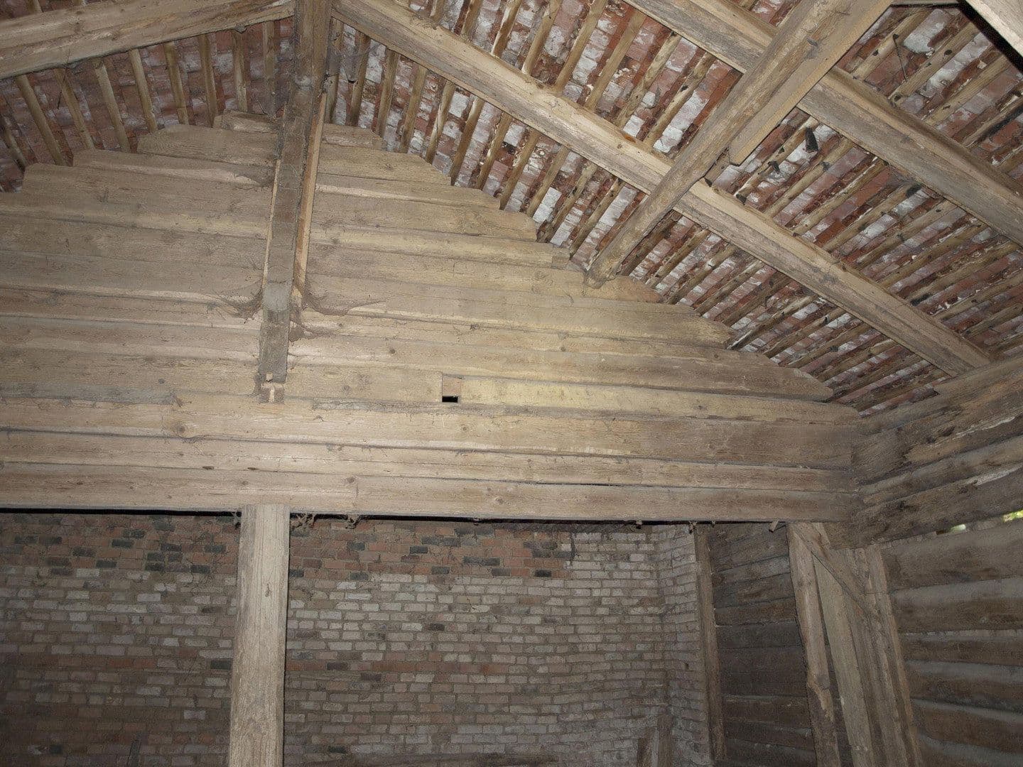 Prodej domu 60 m², pozemek 11.475 m², Adlkofen, Bavorsko Prodej domu 60 m², pozemek 11.475 m², Adlkofen, Bavorsko