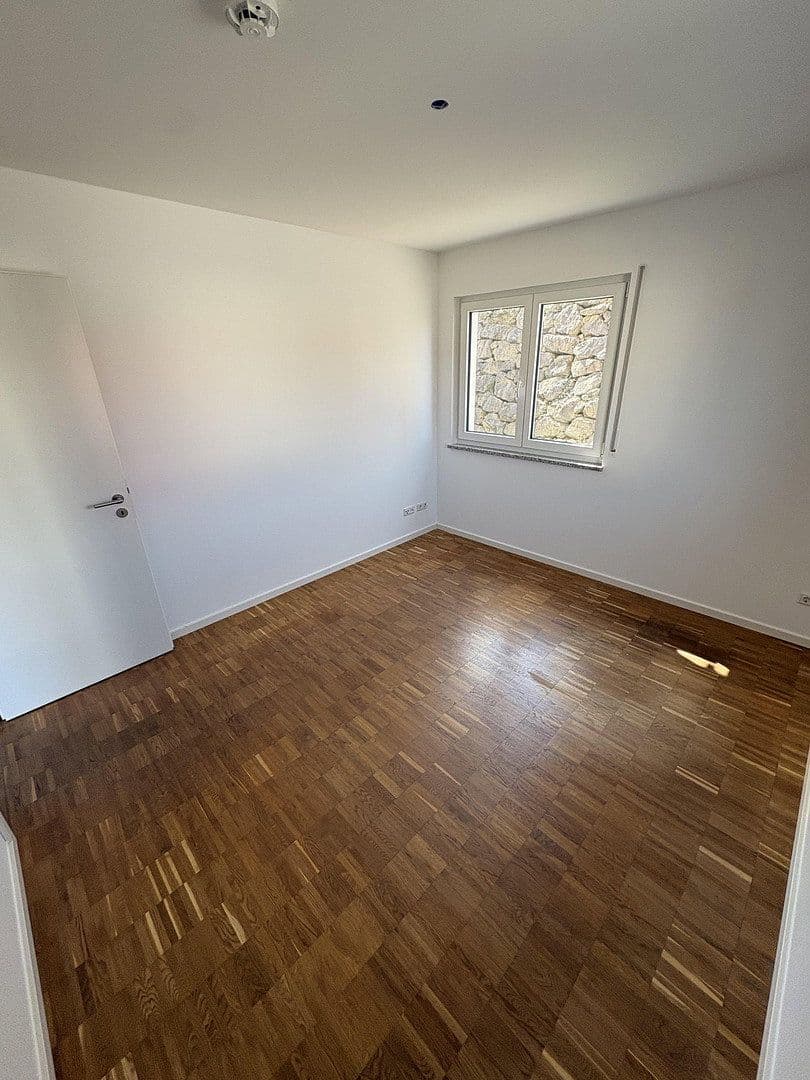 Pronájem bytu 3+1 60 m², Maderbräustraße 5, München, Bavorsko Pronájem bytu 3+1 60 m², Maderbräustraße 5, München, Bavorsko
