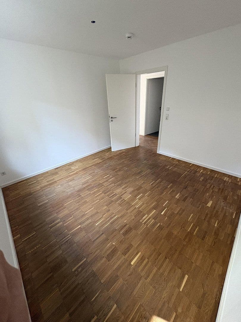 Pronájem bytu 3+1 60 m², Maderbräustraße 5, München, Bavorsko Pronájem bytu 3+1 60 m², Maderbräustraße 5, München, Bavorsko
