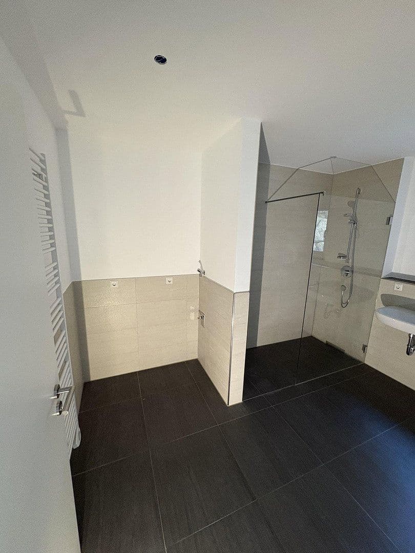 Pronájem bytu 3+1 60 m², Maderbräustraße 5, München, Bavorsko Pronájem bytu 3+1 60 m², Maderbräustraße 5, München, Bavorsko