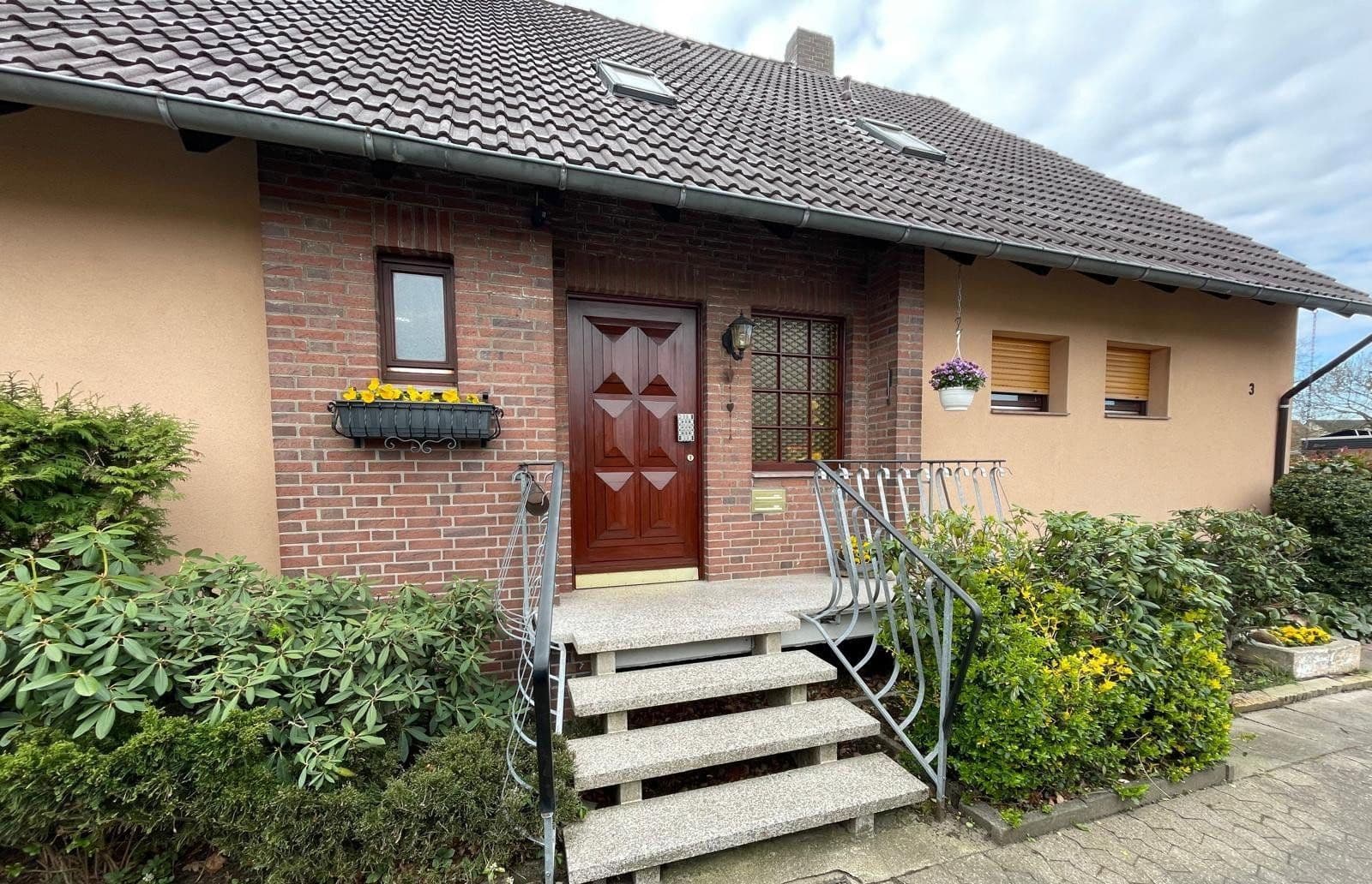 Prodej domu 210 m², pozemek 916 m², Uetze, Dolní Sasko Prodej domu 210 m², pozemek 916 m², Uetze, Dolní Sasko