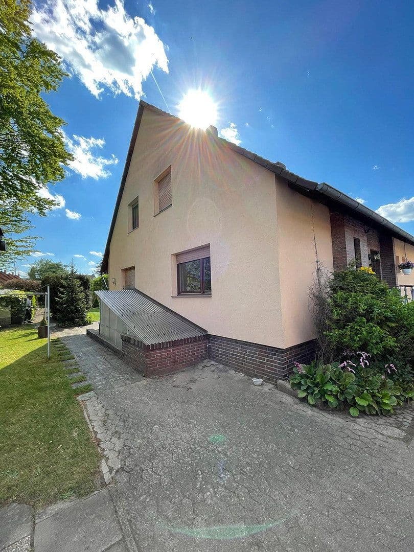 Prodej domu 210 m², pozemek 916 m², Uetze, Dolní Sasko Prodej domu 210 m², pozemek 916 m², Uetze, Dolní Sasko