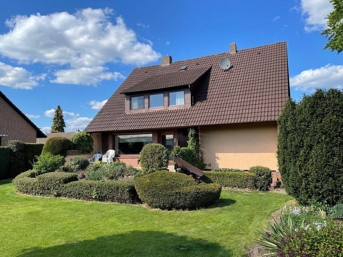 Prodej domu 210 m², pozemek 916 m², Uetze, Dolní Sasko Prodej domu 210 m², pozemek 916 m², Uetze, Dolní Sasko