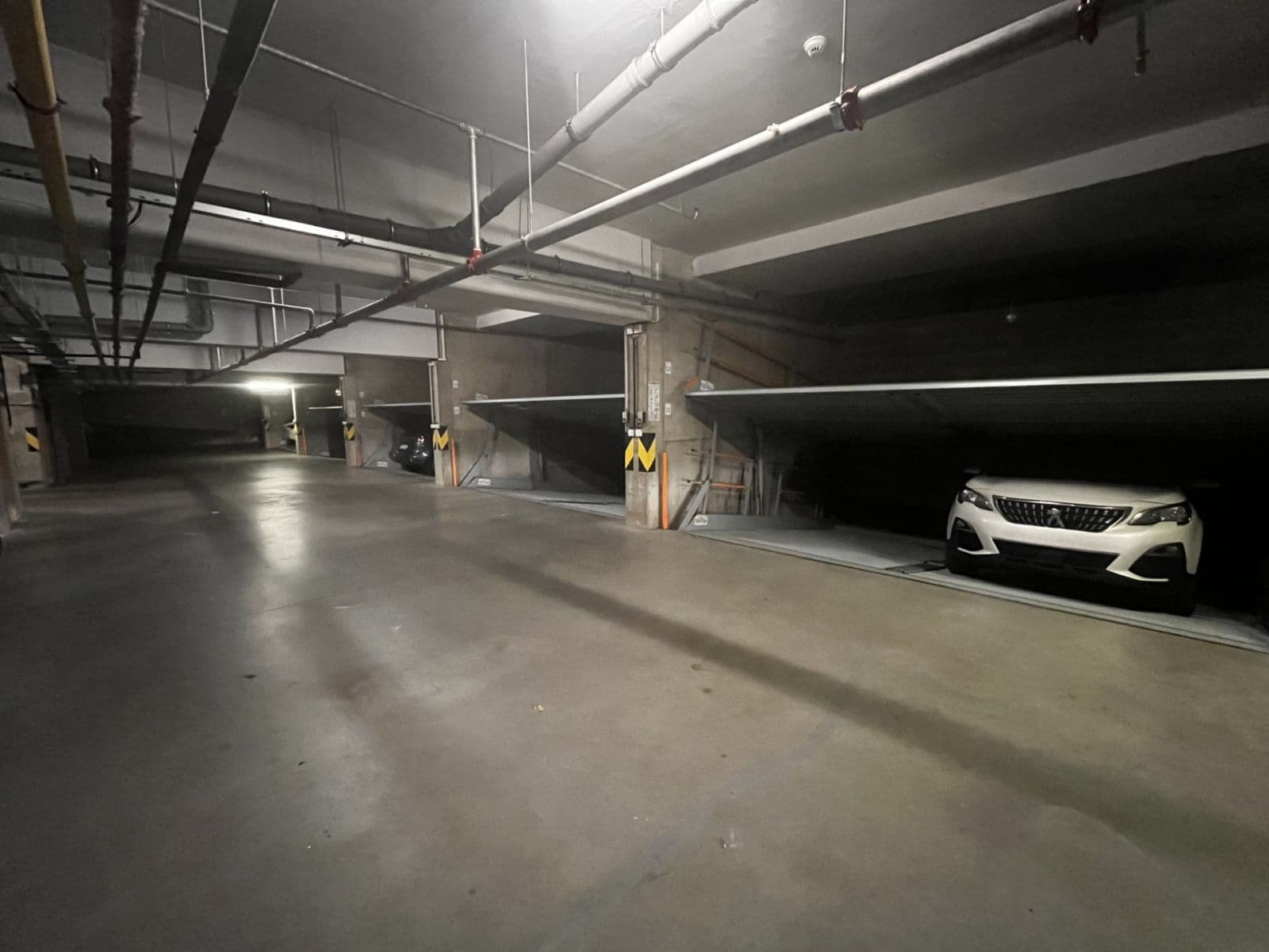 Pronájem garáže 10 m², Františka Kadlece, Praha, Praha Pronájem garáže 10 m², Františka Kadlece, Praha, Praha