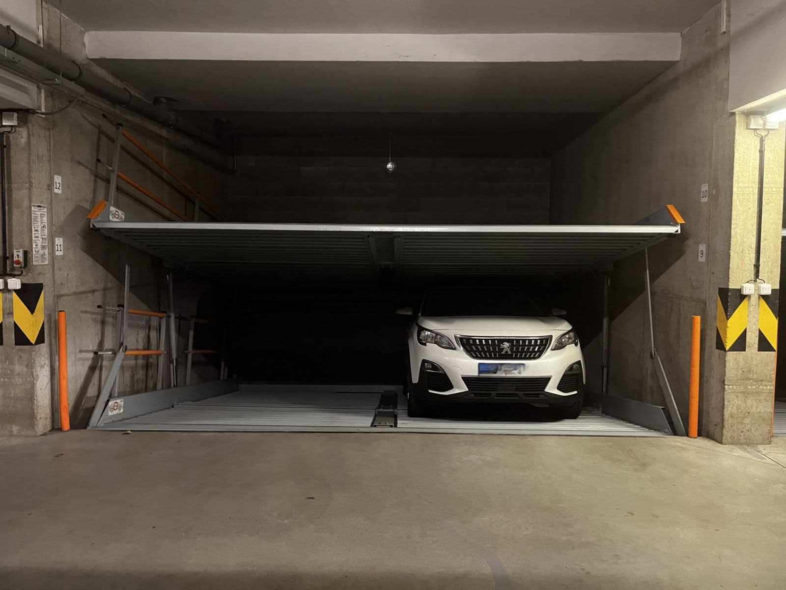 Pronájem garáže 10 m², Františka Kadlece, Praha, Praha Pronájem garáže 10 m², Františka Kadlece, Praha, Praha