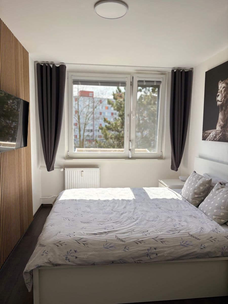 Prodej bytu 2+kk 43 m², Neapolská, Praha, Praha Prodej bytu 2+kk 43 m², Neapolská, Praha, Praha
