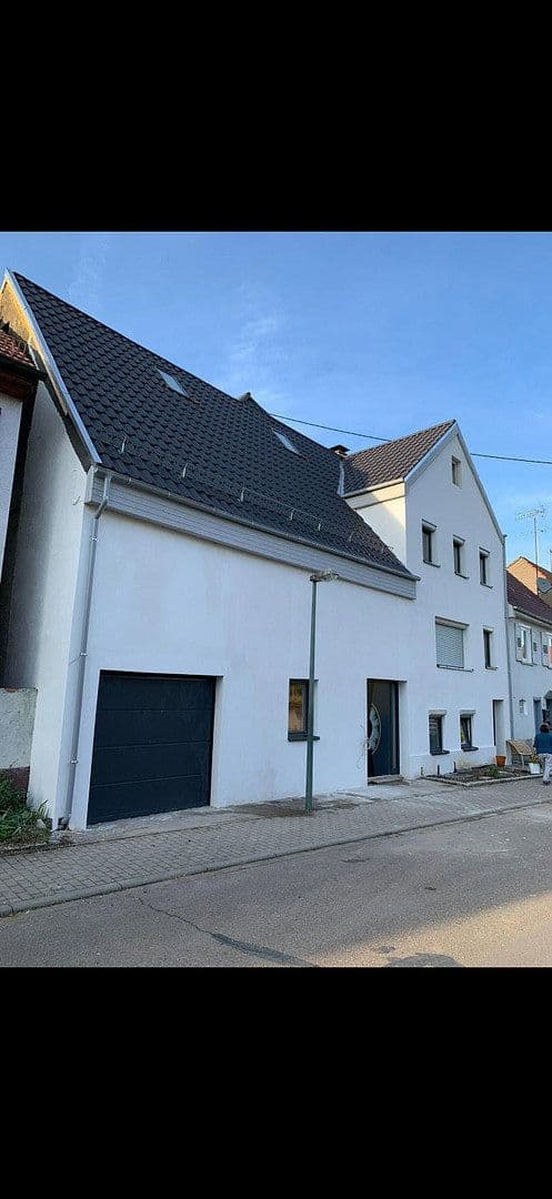 Prodej domu 350 m², pozemek 316 m², Im Stelle, Dettingen unter Teck, Bádensko-Württembersko Prodej domu 350 m², pozemek 316 m², Im Stelle, Dettingen unter Teck, Bádensko-Württembersko