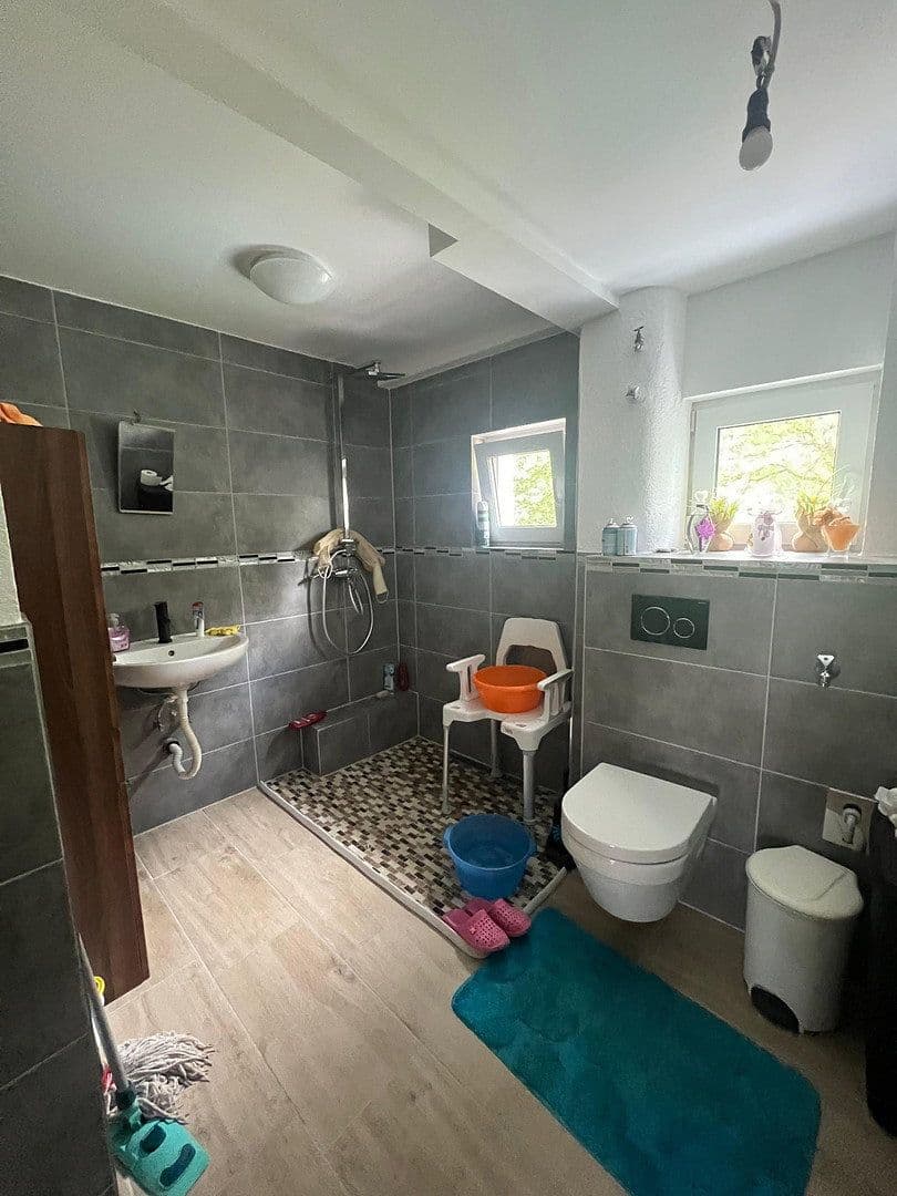 Prodej domu 350 m², pozemek 316 m², Im Stelle, Dettingen unter Teck, Bádensko-Württembersko Prodej domu 350 m², pozemek 316 m², Im Stelle, Dettingen unter Teck, Bádensko-Württembersko