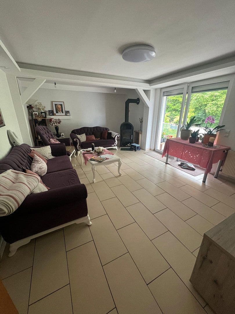 Prodej domu 350 m², pozemek 316 m², Im Stelle, Dettingen unter Teck, Bádensko-Württembersko Prodej domu 350 m², pozemek 316 m², Im Stelle, Dettingen unter Teck, Bádensko-Württembersko