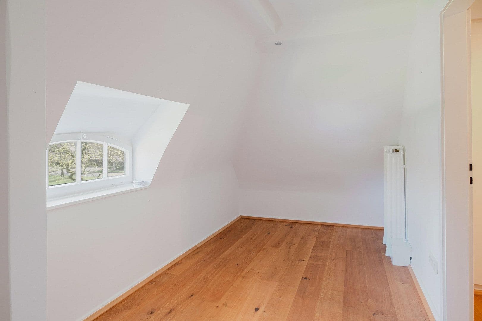 Prodej domu 286 m², pozemek 1.116 m², Krefeld, Severní Porýní-Vestfálsko Prodej domu 286 m², pozemek 1.116 m², Krefeld, Severní Porýní-Vestfálsko