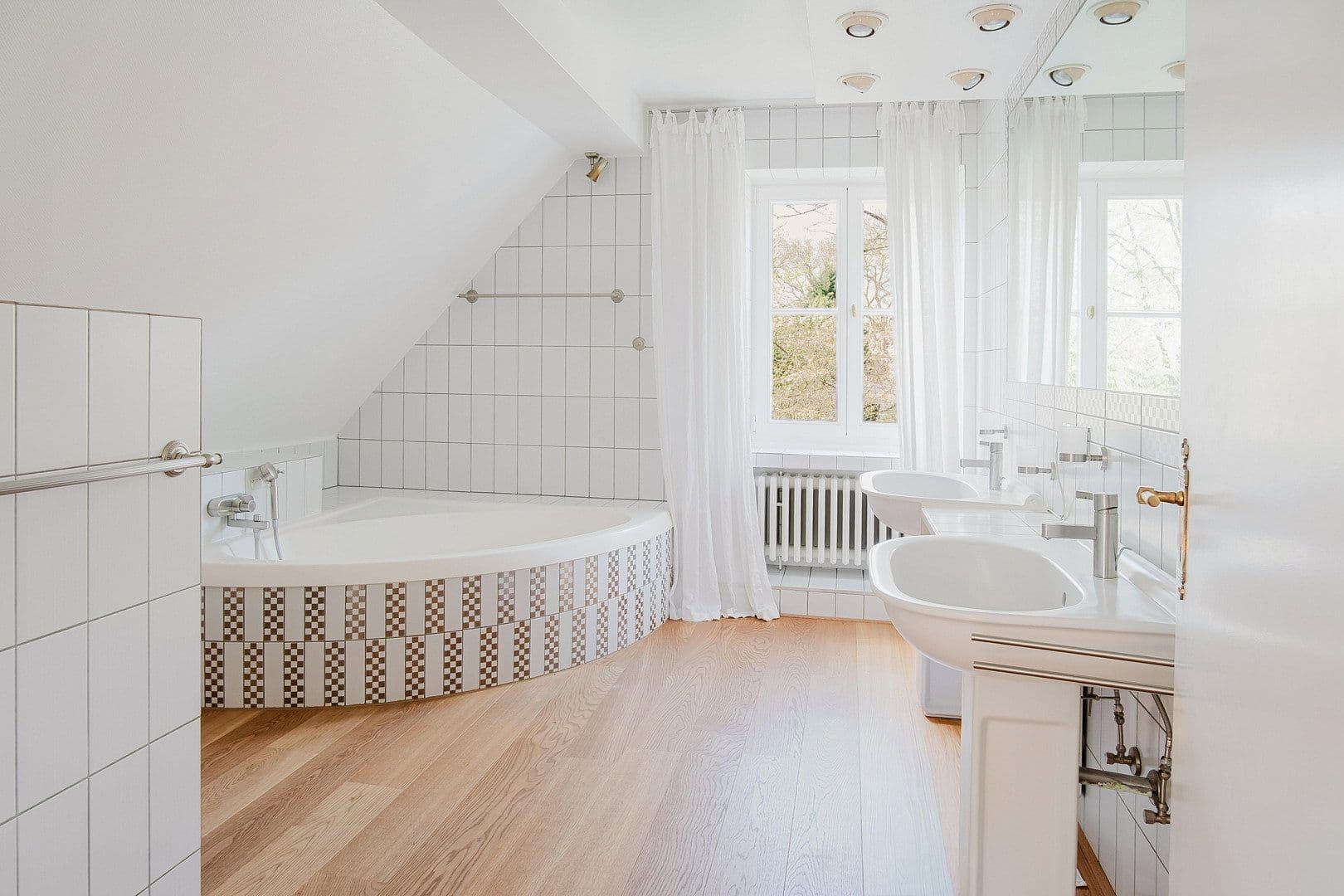 Prodej domu 286 m², pozemek 1.116 m², Krefeld, Severní Porýní-Vestfálsko Prodej domu 286 m², pozemek 1.116 m², Krefeld, Severní Porýní-Vestfálsko