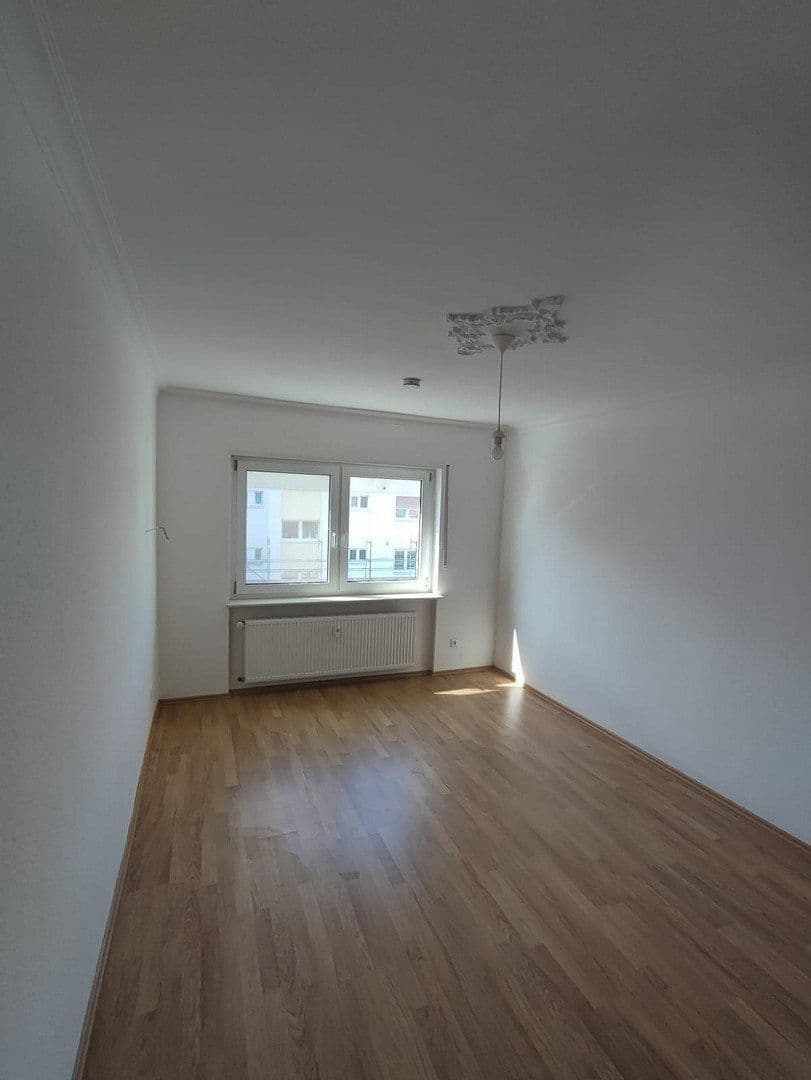 Pronájem bytu 4+1 109 m², Wiesloch, Bádensko-Württembersko Pronájem bytu 4+1 109 m², Wiesloch, Bádensko-Württembersko