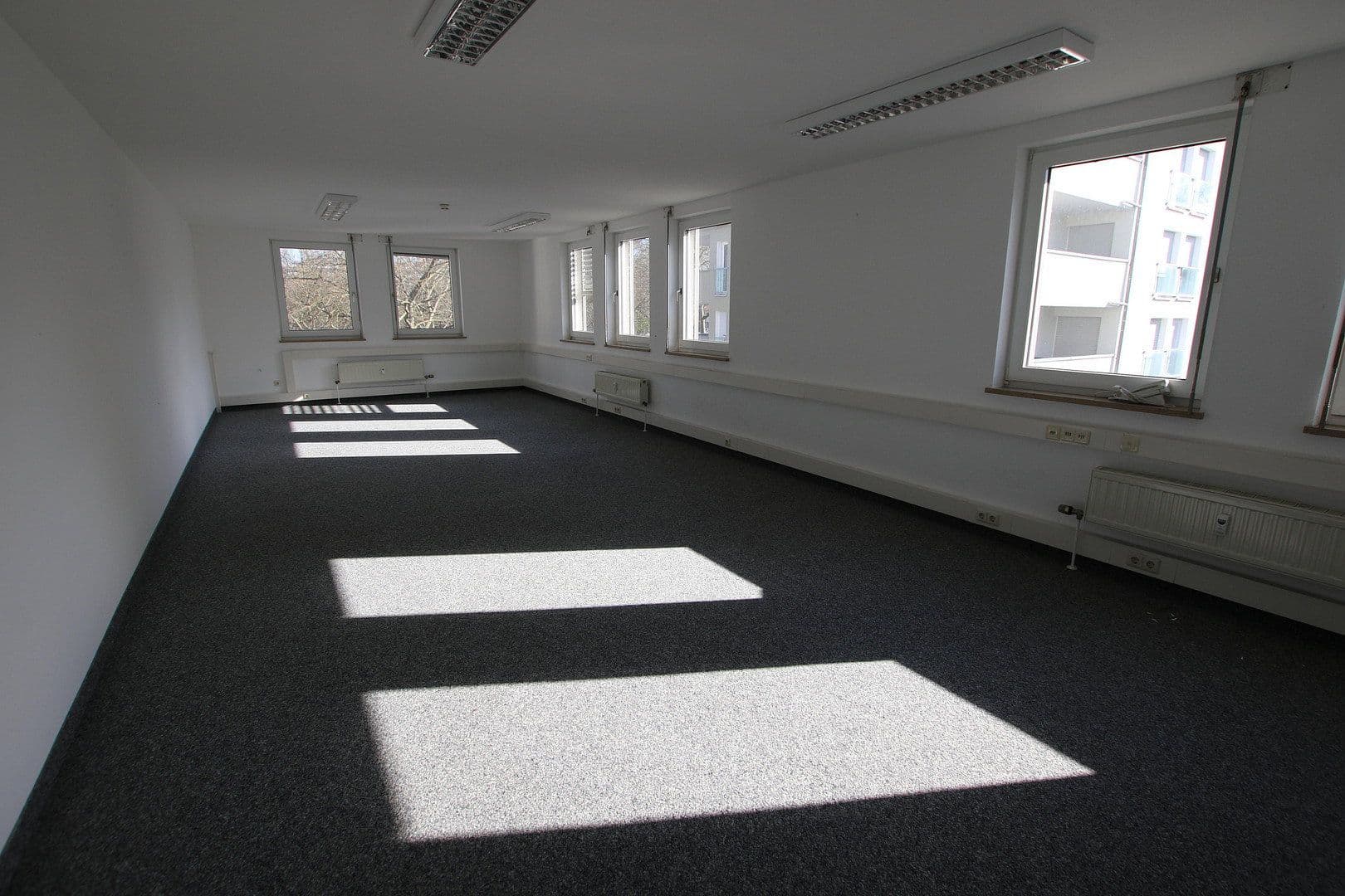 Prodej domu 4.016 m², pozemek 4.513 m², Heilbronn, Bádensko-Württembersko Prodej domu 4.016 m², pozemek 4.513 m², Heilbronn, Bádensko-Württembersko