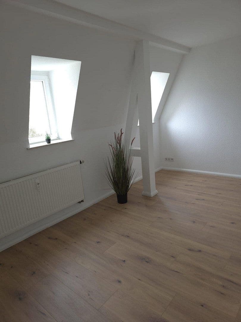 Pronájem bytu 3+1 71 m², Äußere Crimmitschauer Straße 33, Meerane, Sasko Pronájem bytu 3+1 71 m², Äußere Crimmitschauer Straße 33, Meerane, Sasko