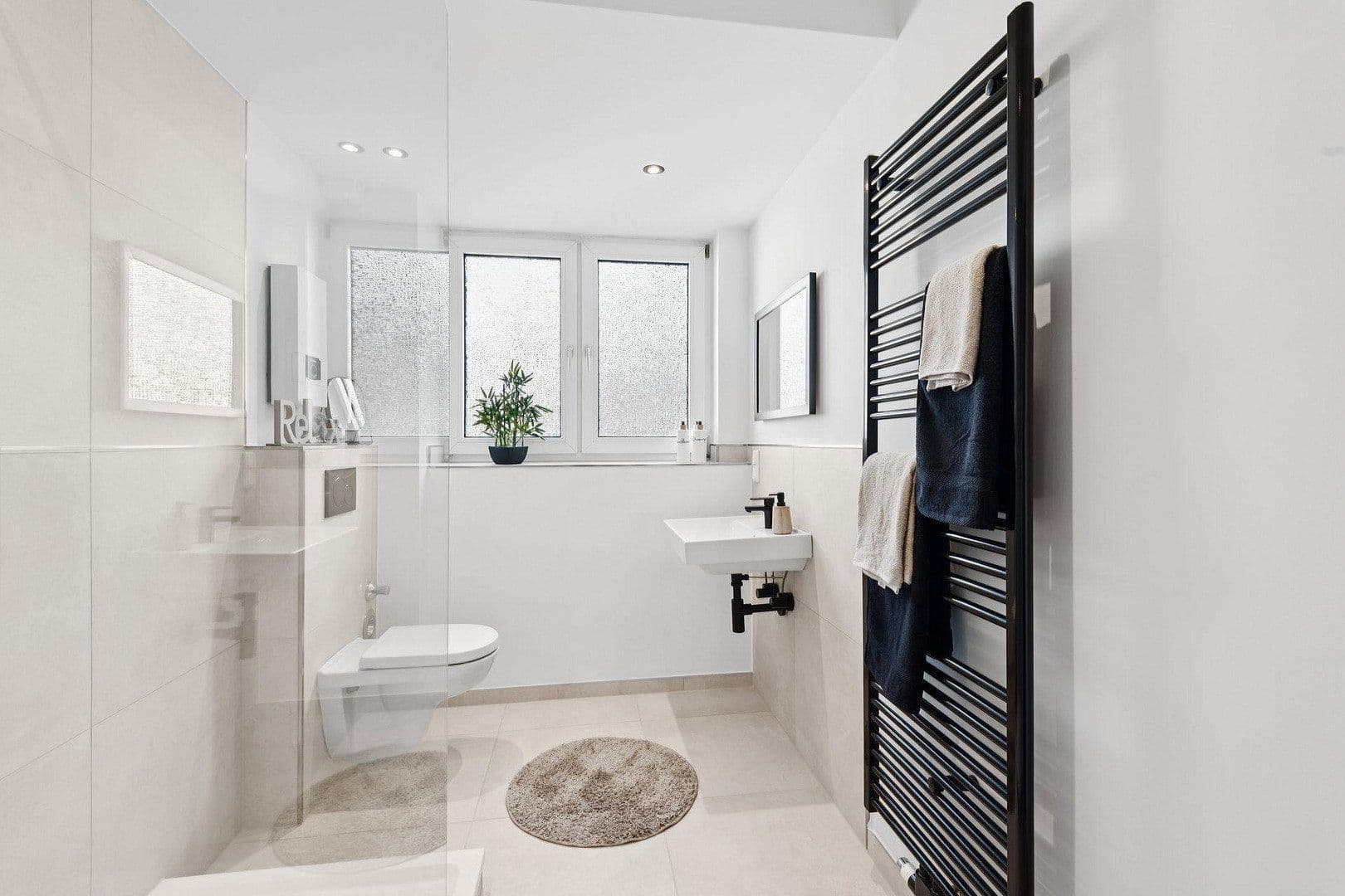 Prodej bytu 3+1 91 m², Düsseldorf, Severní Porýní-Vestfálsko Prodej bytu 3+1 91 m², Düsseldorf, Severní Porýní-Vestfálsko