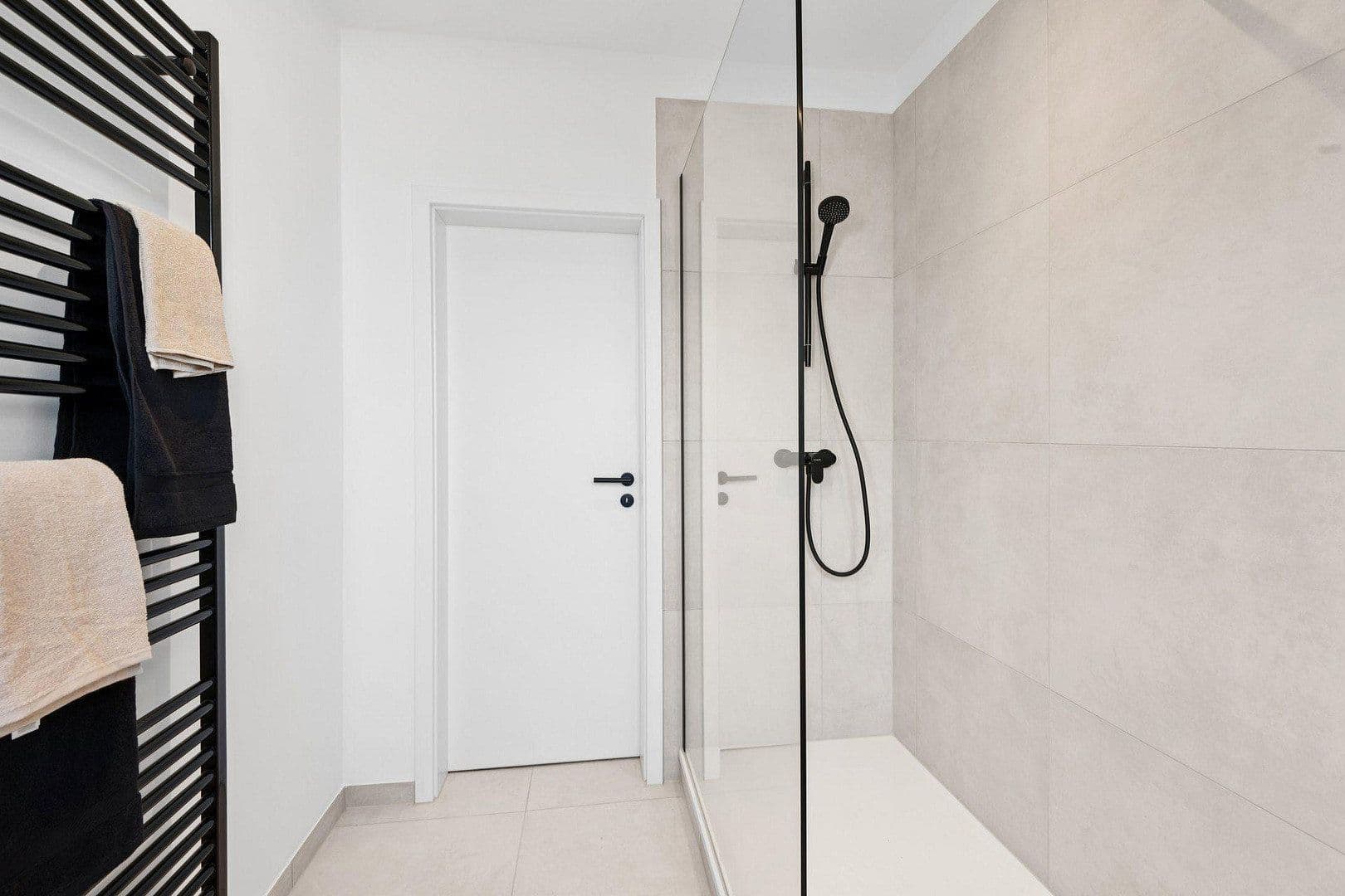 Prodej bytu 3+1 91 m², Düsseldorf, Severní Porýní-Vestfálsko Prodej bytu 3+1 91 m², Düsseldorf, Severní Porýní-Vestfálsko