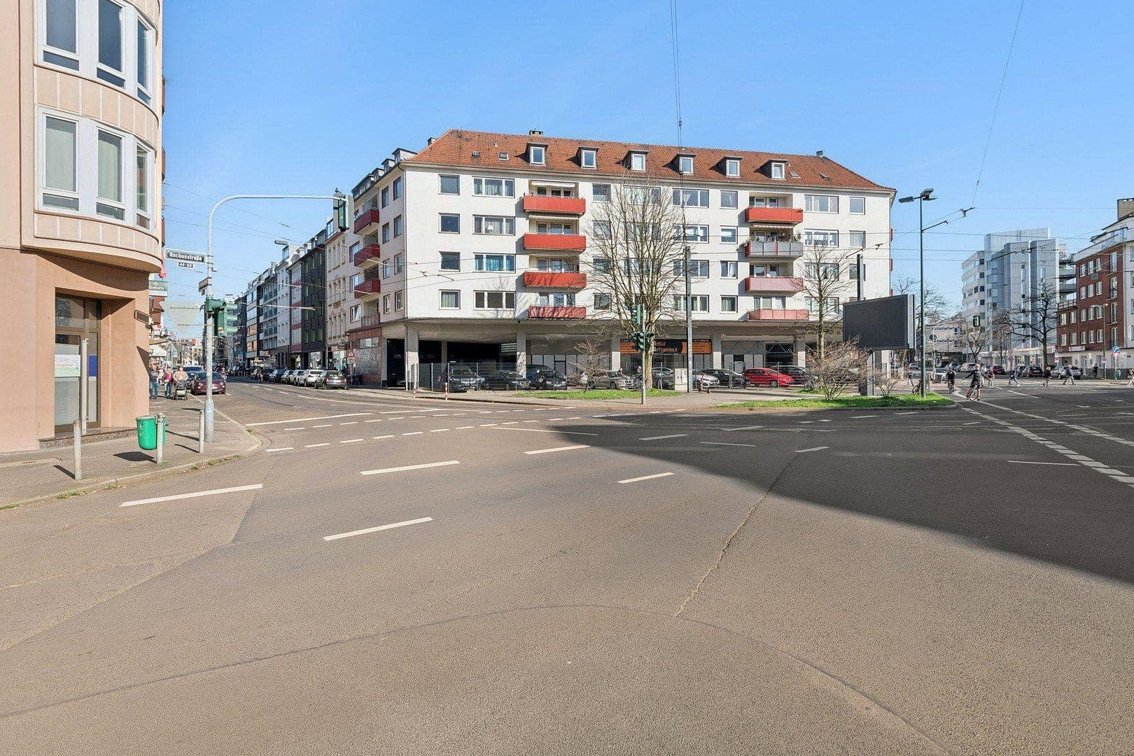 Prodej bytu 3+1 91 m², Düsseldorf, Severní Porýní-Vestfálsko Prodej bytu 3+1 91 m², Düsseldorf, Severní Porýní-Vestfálsko