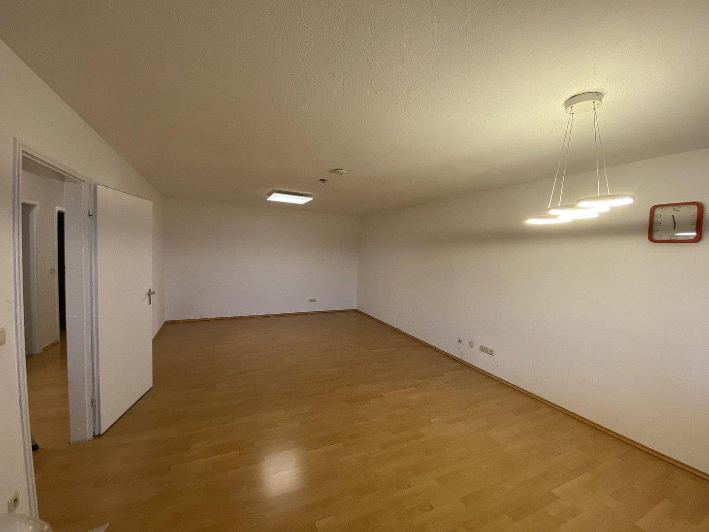 Pronájem bytu 3+1 94 m², Stuttgart, Bádensko-Württembersko Pronájem bytu 3+1 94 m², Stuttgart, Bádensko-Württembersko