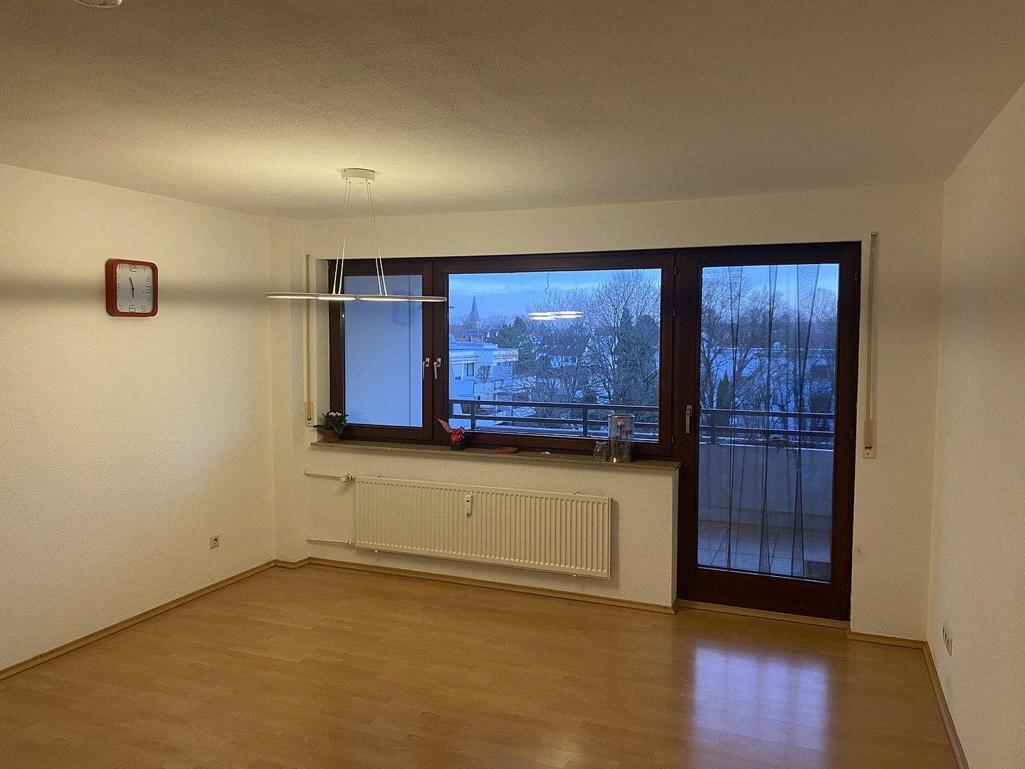 Pronájem bytu 3+1 94 m², Stuttgart, Bádensko-Württembersko Pronájem bytu 3+1 94 m², Stuttgart, Bádensko-Württembersko