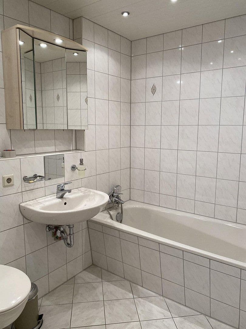 Pronájem bytu 3+1 94 m², Stuttgart, Bádensko-Württembersko Pronájem bytu 3+1 94 m², Stuttgart, Bádensko-Württembersko