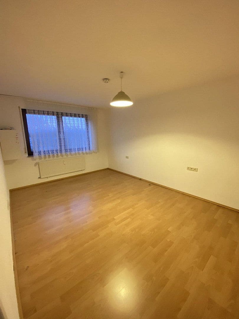 Pronájem bytu 3+1 94 m², Stuttgart, Bádensko-Württembersko Pronájem bytu 3+1 94 m², Stuttgart, Bádensko-Württembersko