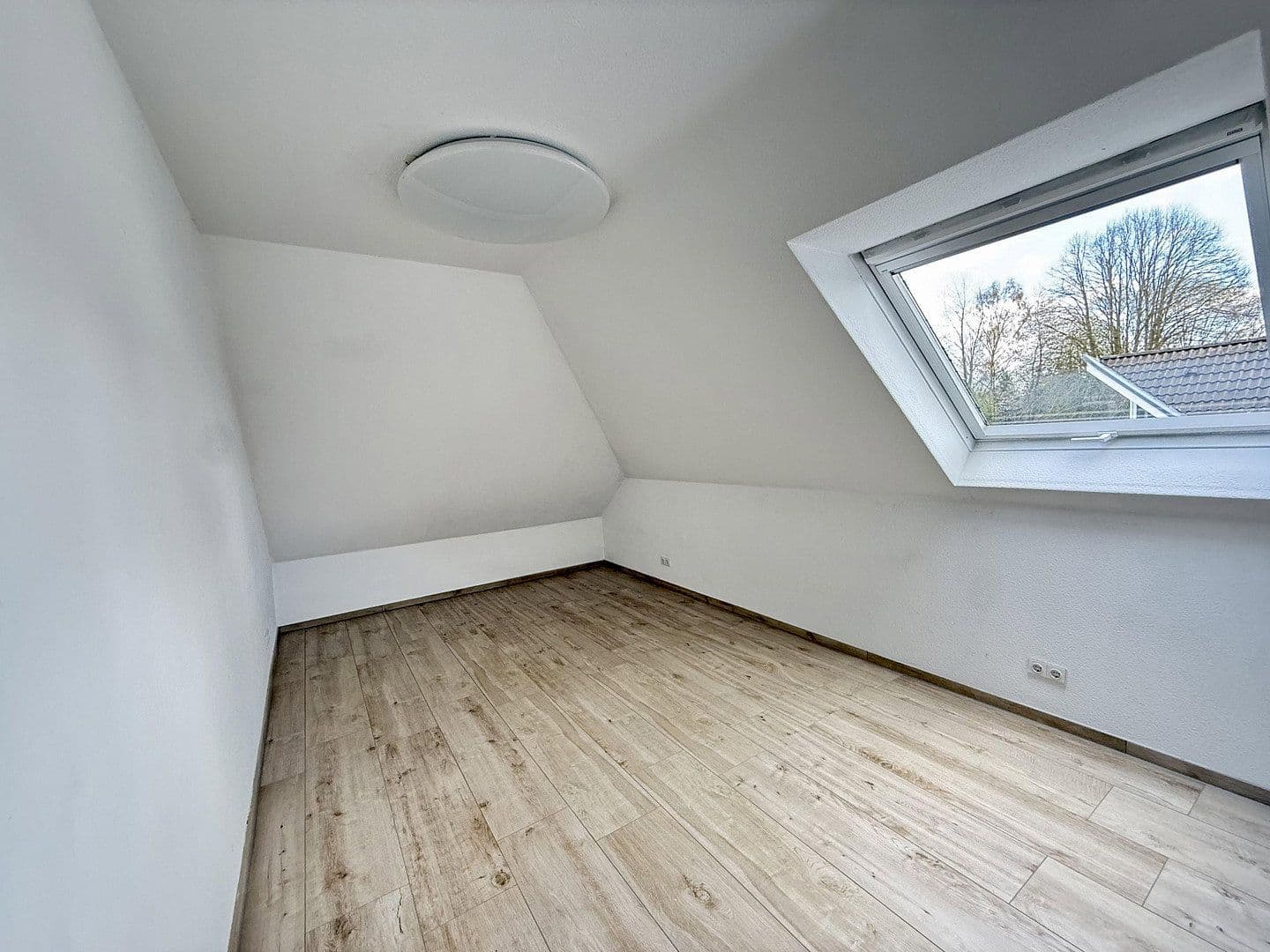 Prodej domu 263 m², pozemek 4.800 m², Rödinghausen, Severní Porýní-Vestfálsko Prodej domu 263 m², pozemek 4.800 m², Rödinghausen, Severní Porýní-Vestfálsko