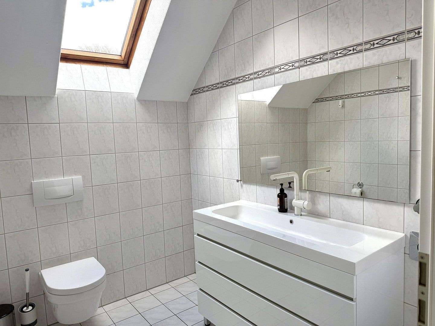 Prodej domu 263 m², pozemek 4.800 m², Rödinghausen, Severní Porýní-Vestfálsko Prodej domu 263 m², pozemek 4.800 m², Rödinghausen, Severní Porýní-Vestfálsko