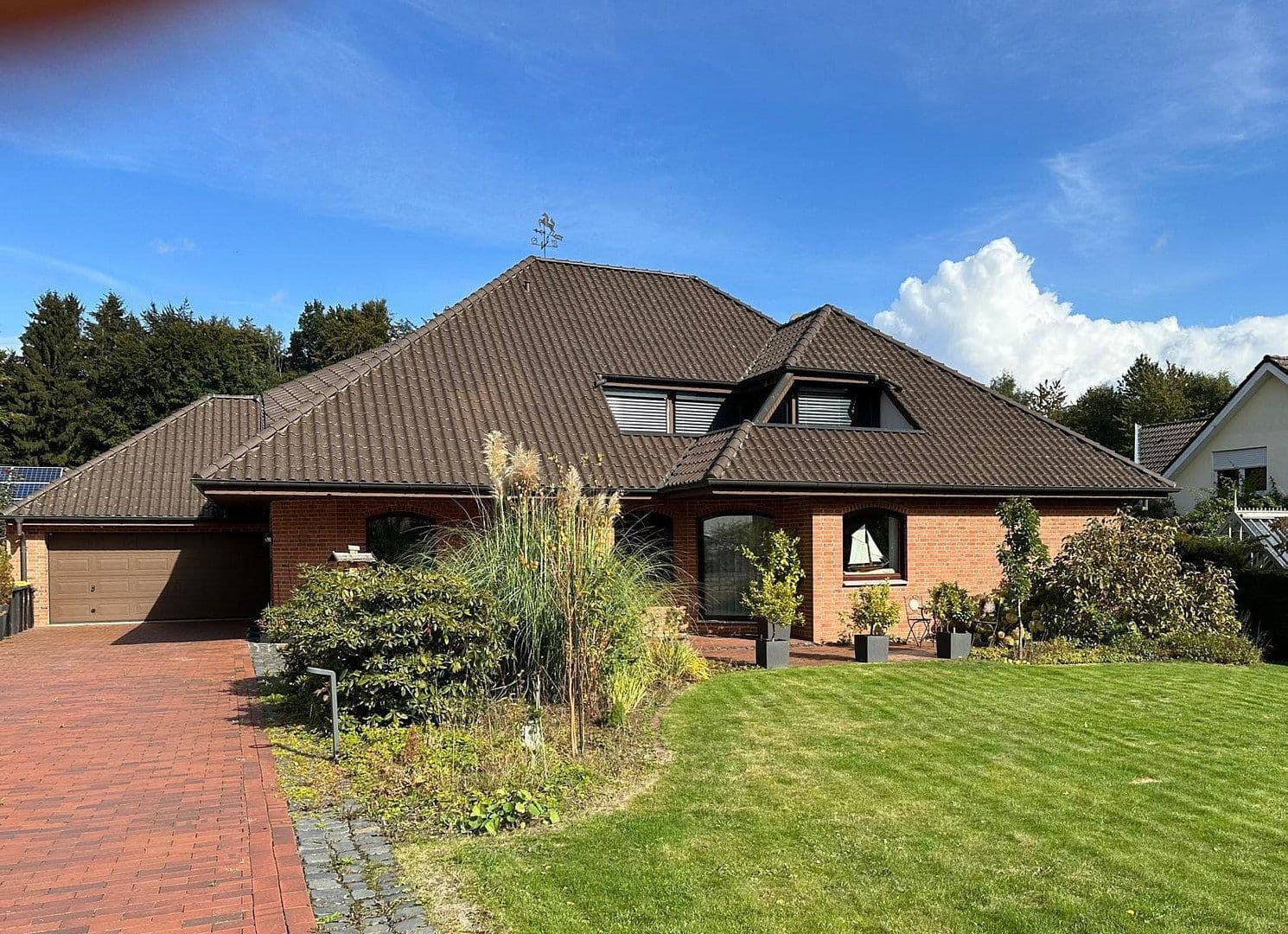 Prodej domu 263 m², pozemek 4.800 m², Rödinghausen, Severní Porýní-Vestfálsko Prodej domu 263 m², pozemek 4.800 m², Rödinghausen, Severní Porýní-Vestfálsko