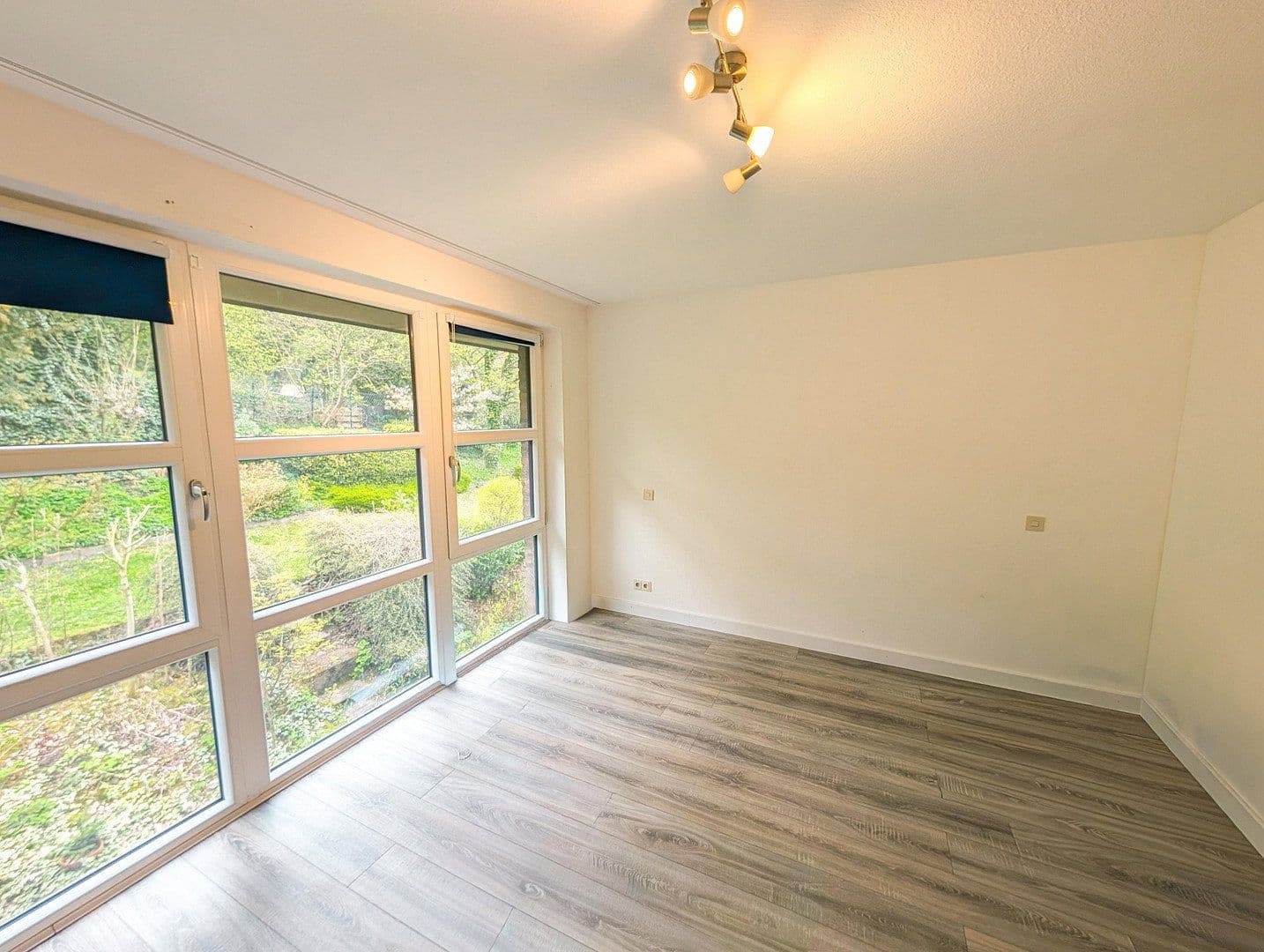 Prodej bytu 2+1 51 m², Bleiberger Straße 146, Cáchy, Severní Porýní-Vestfálsko Prodej bytu 2+1 51 m², Bleiberger Straße 146, Cáchy, Severní Porýní-Vestfálsko