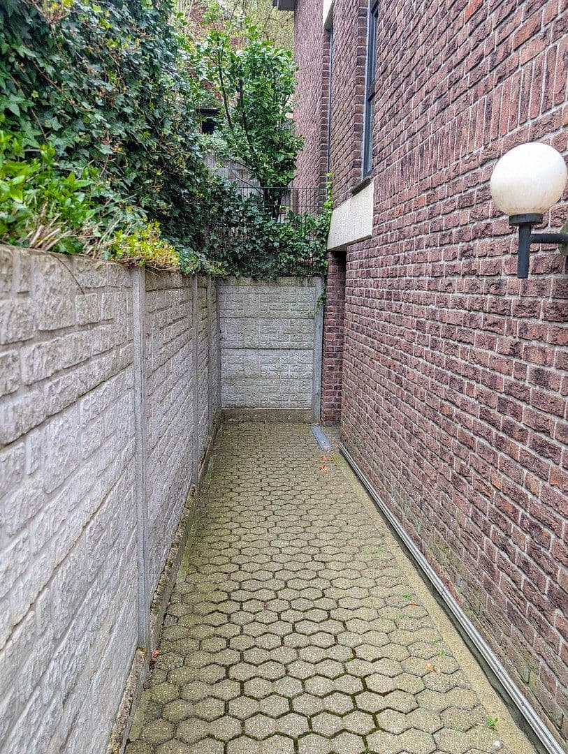 Prodej bytu 2+1 51 m², Bleiberger Straße 146, Cáchy, Severní Porýní-Vestfálsko Prodej bytu 2+1 51 m², Bleiberger Straße 146, Cáchy, Severní Porýní-Vestfálsko