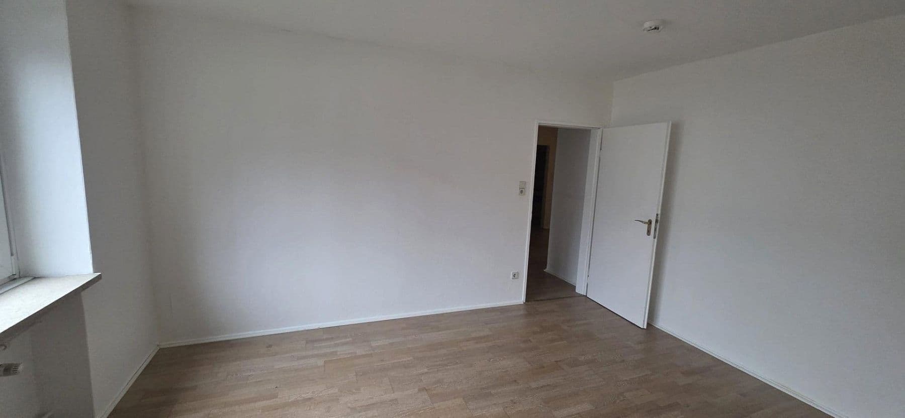 Pronájem bytu 3+1 80 m², Wuppertal, Severní Porýní-Vestfálsko Pronájem bytu 3+1 80 m², Wuppertal, Severní Porýní-Vestfálsko
