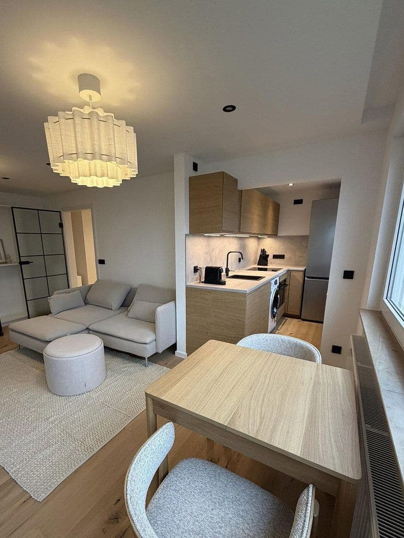 Pronájem bytu 2+1 50 m², Reichenaustraße 25, München, Bavorsko Pronájem bytu 2+1 50 m², Reichenaustraße 25, München, Bavorsko