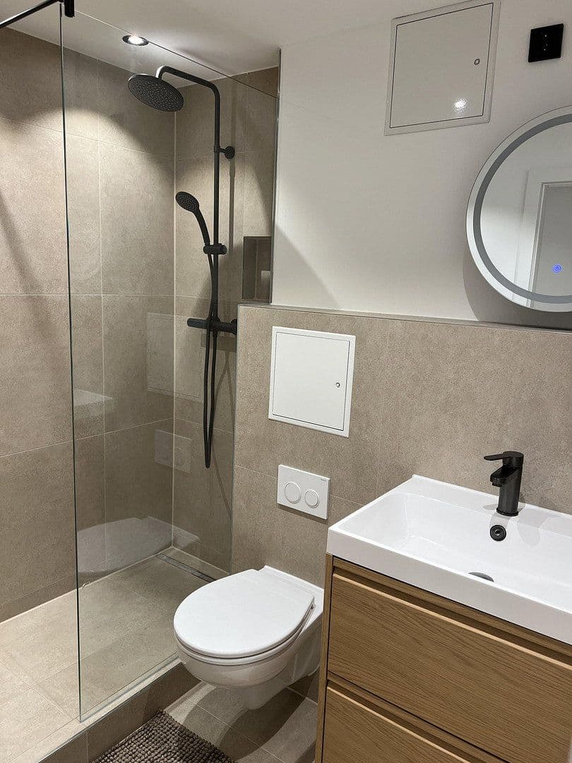 Pronájem bytu 2+1 50 m², Reichenaustraße 25, München, Bavorsko Pronájem bytu 2+1 50 m², Reichenaustraße 25, München, Bavorsko