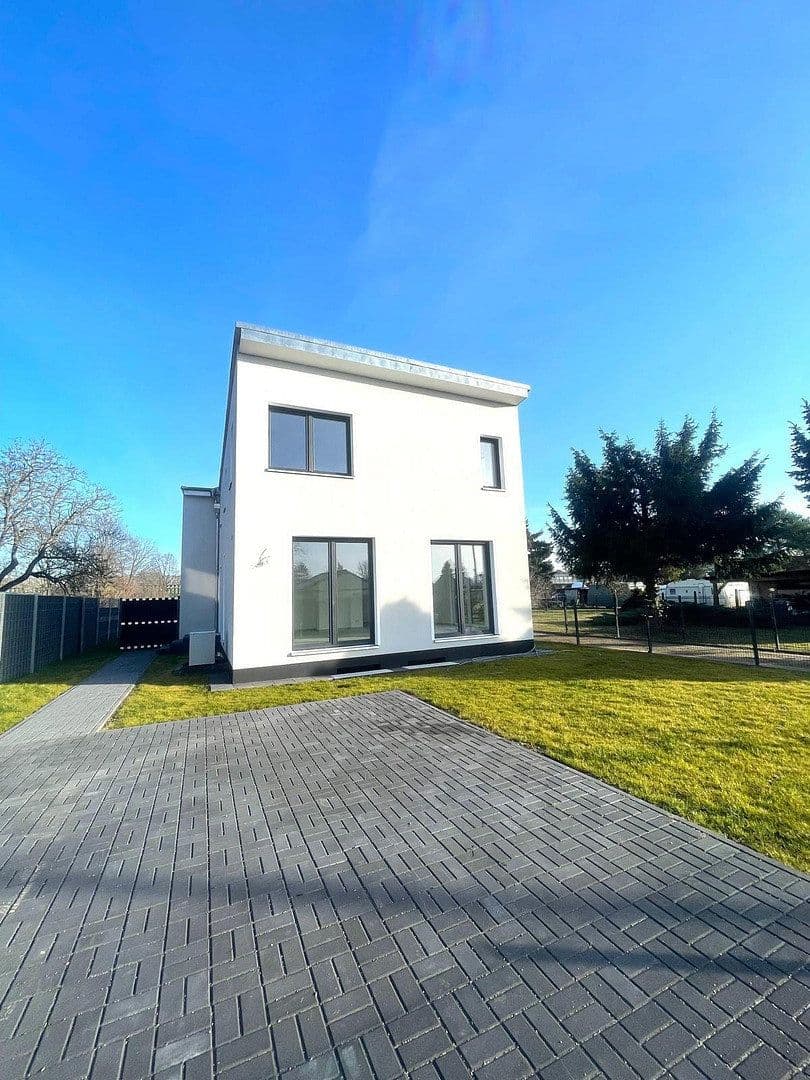 Prodej domu 157 m², pozemek 300 m², Jacob- Burckhardt- Straße 6, Blankenfelde-Mahlow, Braniborsko Prodej domu 157 m², pozemek 300 m², Jacob- Burckhardt- Straße 6, Blankenfelde-Mahlow, Braniborsko