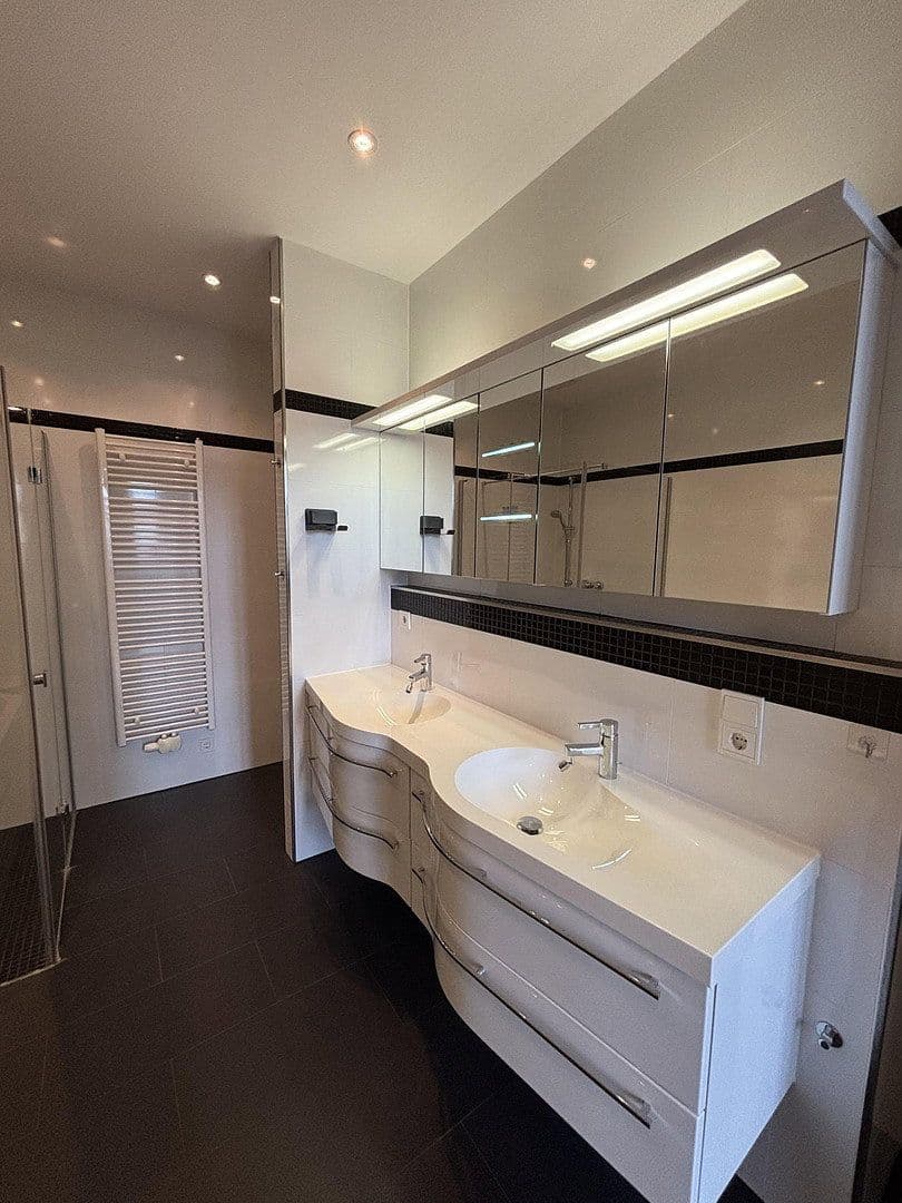 Prodej bytu 3+1 107 m², Berlin, Berlín Prodej bytu 3+1 107 m², Berlin, Berlín