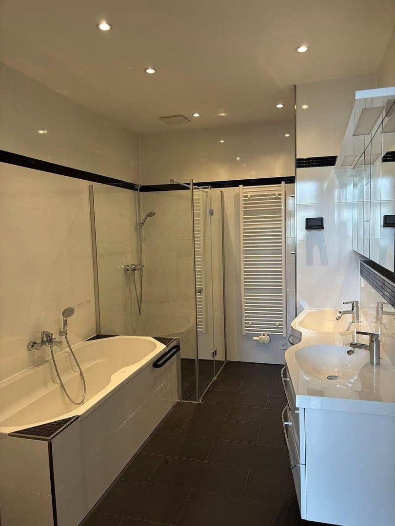 Prodej bytu 3+1 107 m², Berlin, Berlín Prodej bytu 3+1 107 m², Berlin, Berlín