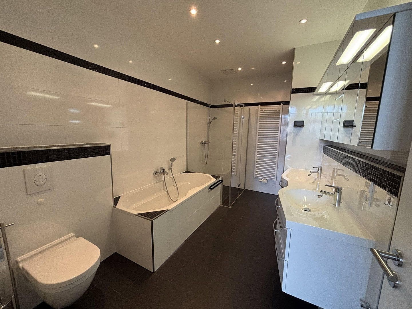 Prodej bytu 3+1 107 m², Berlin, Berlín Prodej bytu 3+1 107 m², Berlin, Berlín