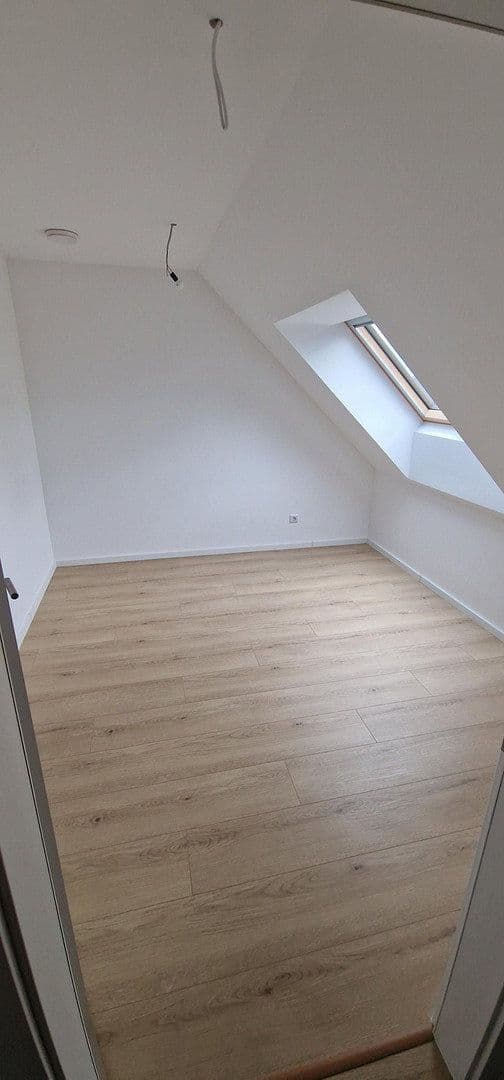 Pronájem domu 145 m², pozemek 150 m², Weydemeyerstr 180a, Chemnitz, Sasko Pronájem domu 145 m², pozemek 150 m², Weydemeyerstr 180a, Chemnitz, Sasko