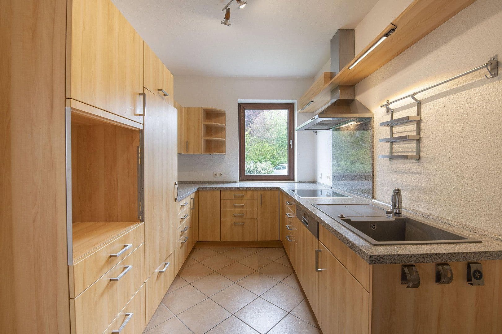 Prodej domu 234 m², pozemek 384 m², Kleinrinderfeld, Bavorsko Prodej domu 234 m², pozemek 384 m², Kleinrinderfeld, Bavorsko